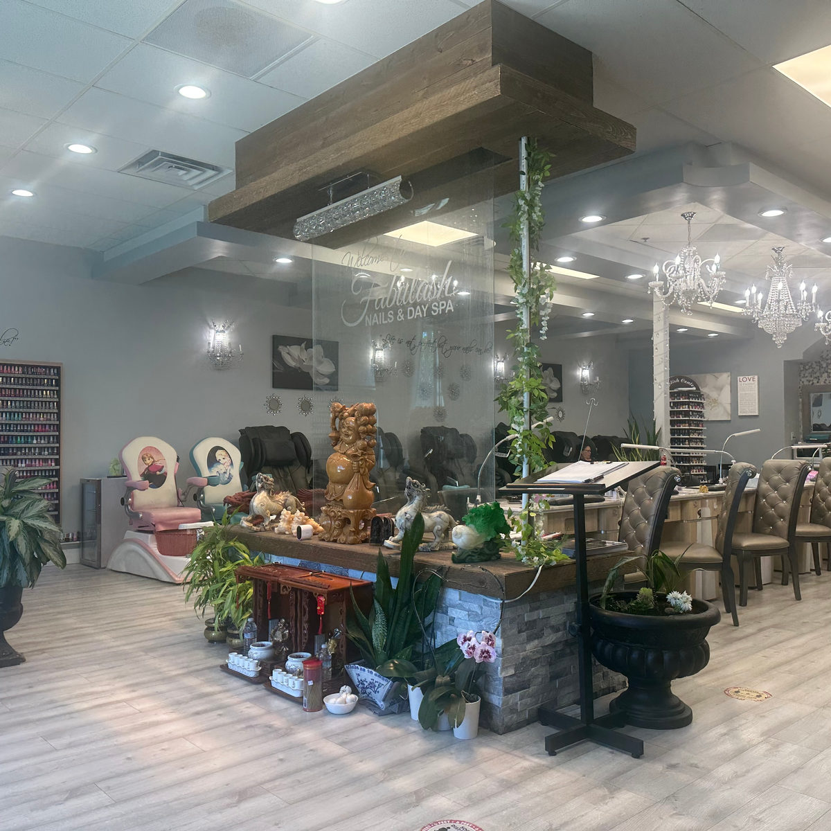 Bright Fabulash salon with chandeliers